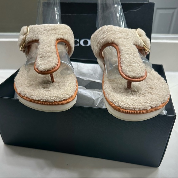 😁SOLD😁 Authentic Coach Women’s Beige & Brown Fuzzy Thong Sandals  10B - Picture 8 of 13